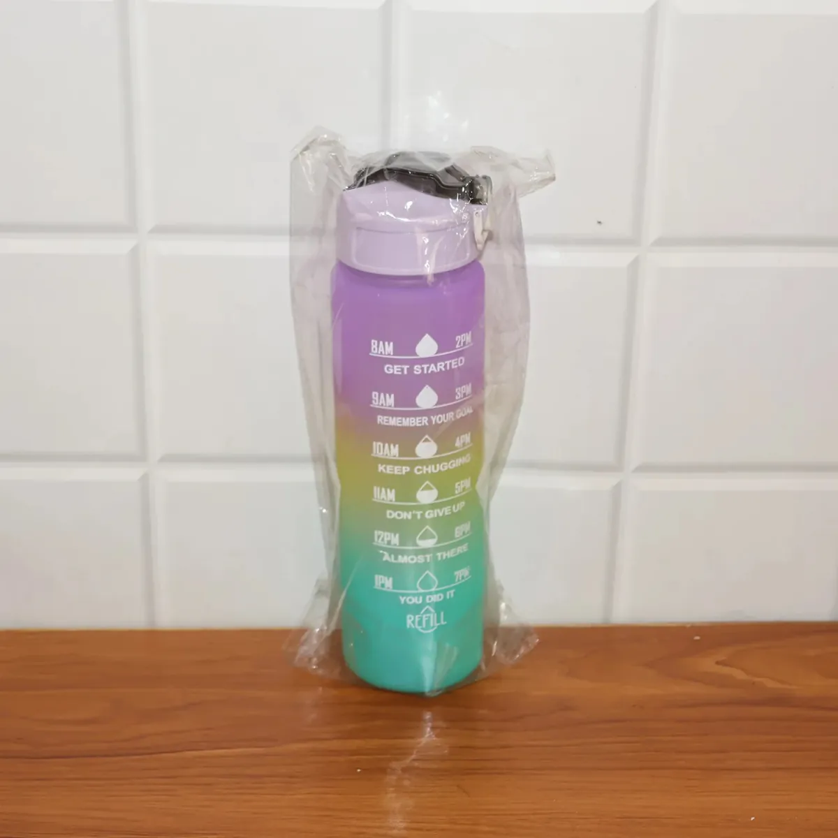 Motivational water bottle with straw