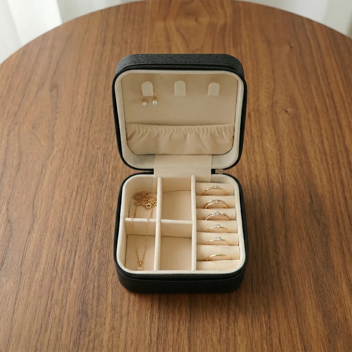 Travel jewellery organizer box with compartments